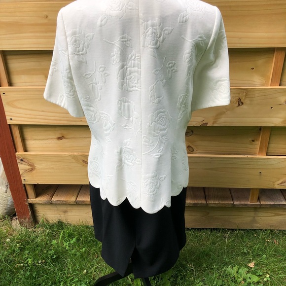 Albert Nipon Suit Size 16 - Picture 8 of 16